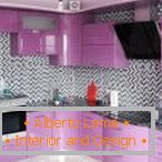 Diseño de una cocina gris-púrpura