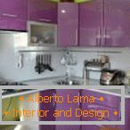 Cocina de esquina verde-violeta
