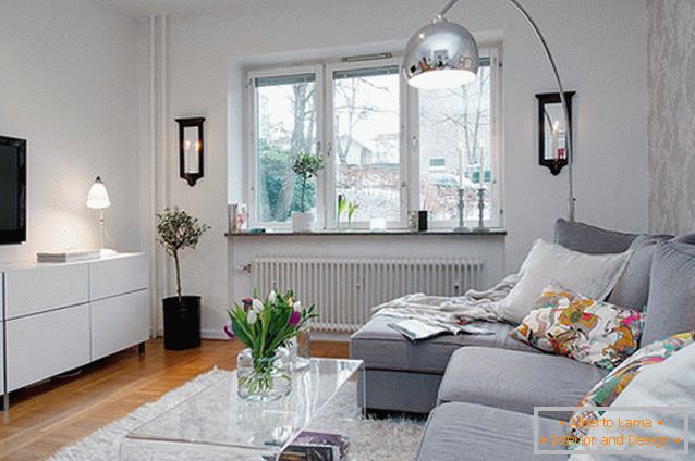 Sala de estar de un pequeño apartamento en Goteborg