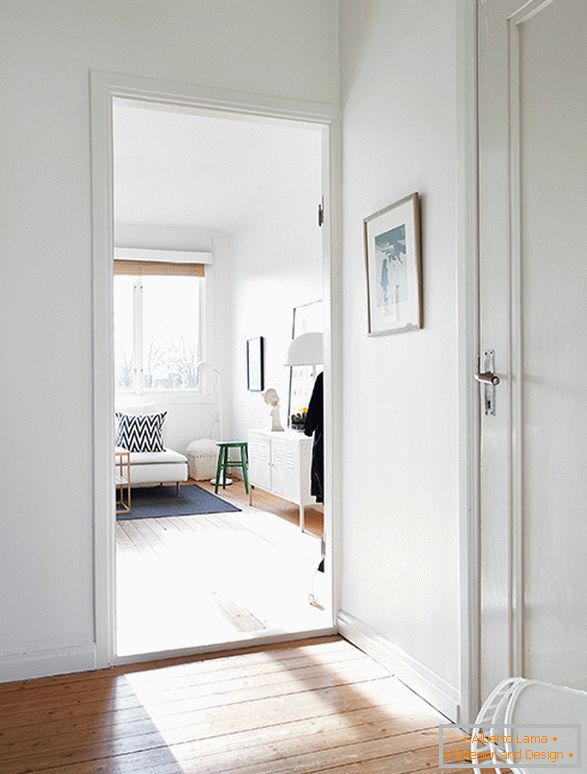 Interior de un pequeño apartamento en estilo escandinavo