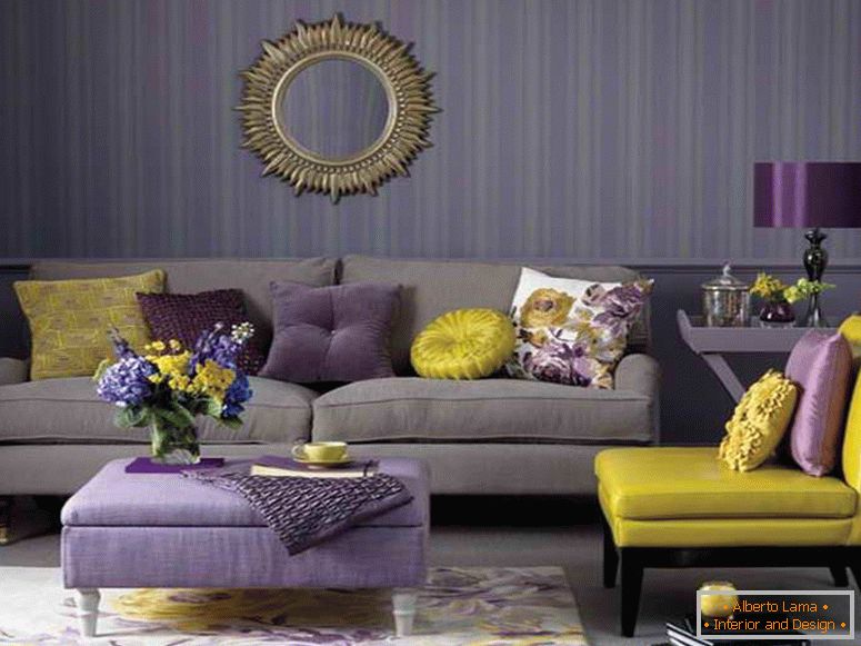 La combinación de colores púrpura y mostaza en el interior