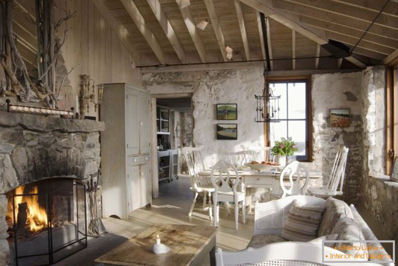 country-rustic-farmhouse-decor-living-room-white-wash-walls-chimenea-piedra-casa-neutral-crema-beige