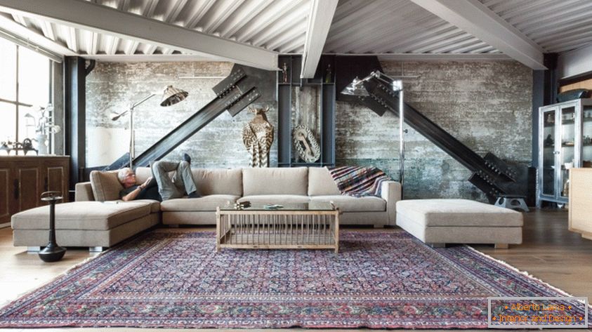 Usa la alfombra en el desván estilo lounge