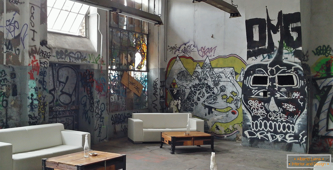 Interior en estilo loft con graffiti