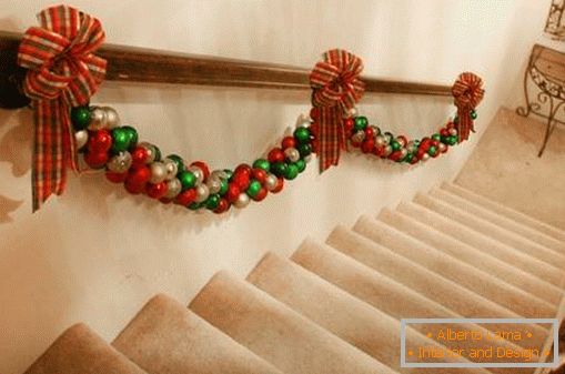 Decoramos las escaleras para el Año Nuevo