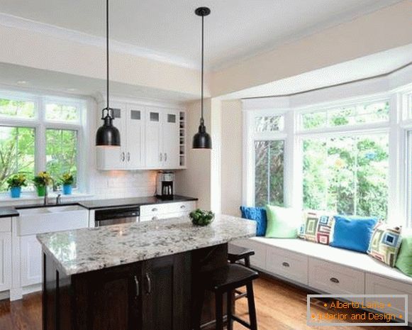 Cocina con estilo con una ventana de Bahía en una casa privada - foto de diseño moderno