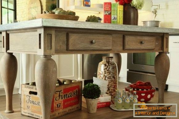Isla de mesa de madera para la cocina photo
