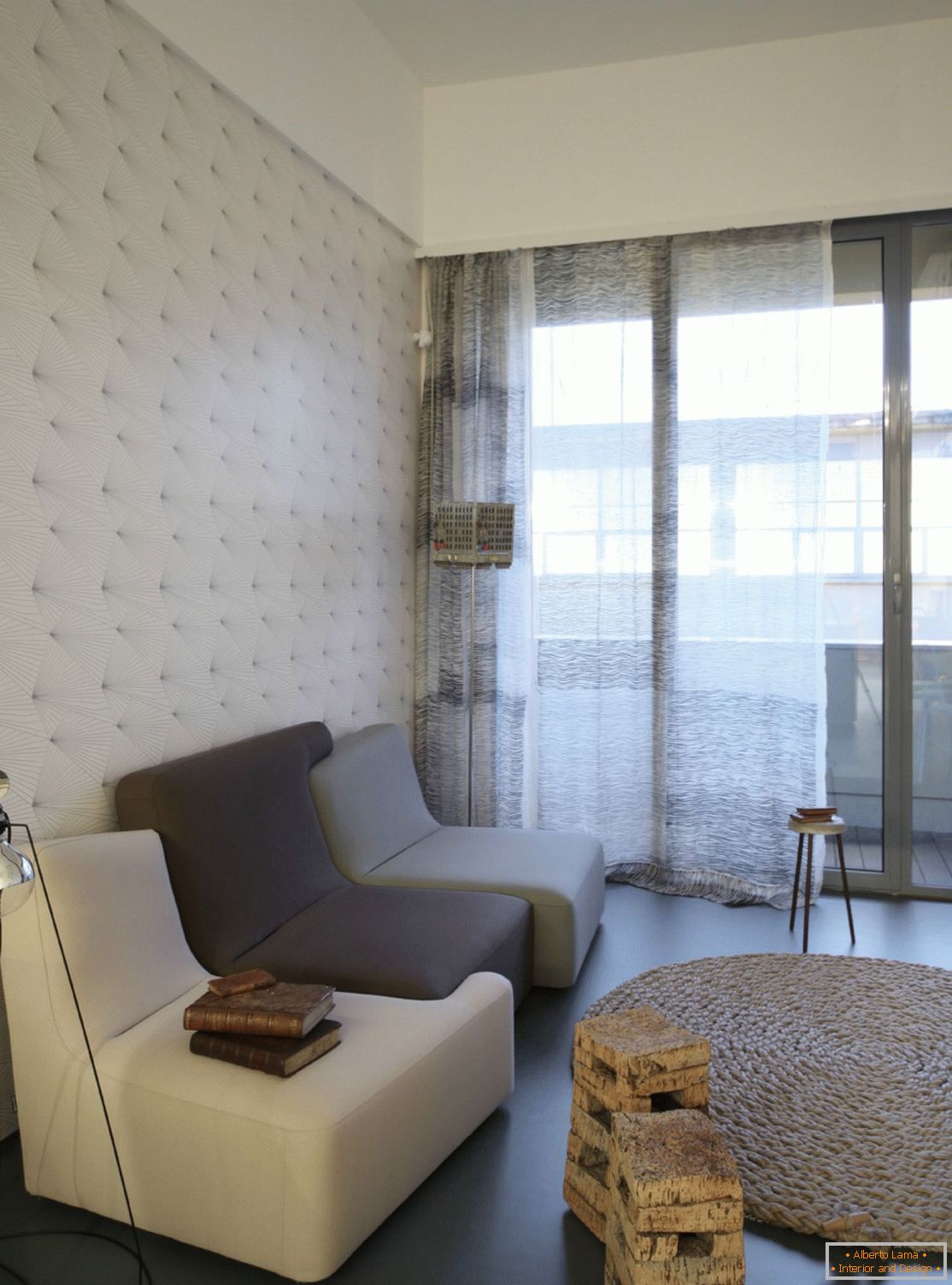 Interior de un pequeño apartamento en Turín, Italia