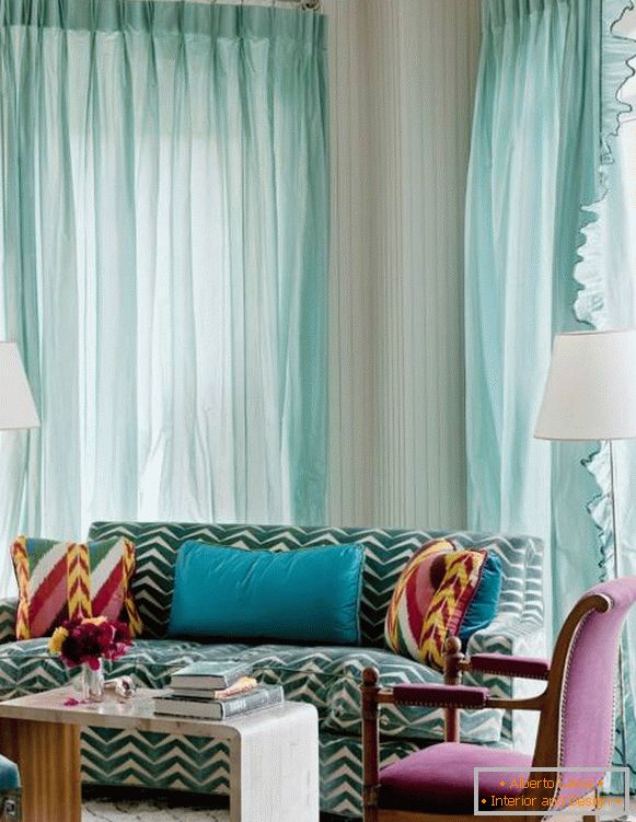 Sala de estar moderna en color turquesa
