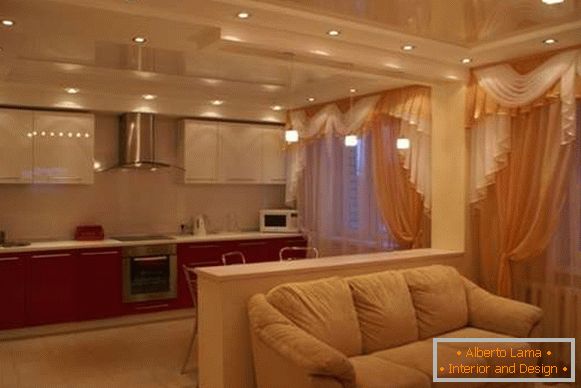 Diseño de interiores de la cocina de la sala de estar en una casa privada - foto de la partición