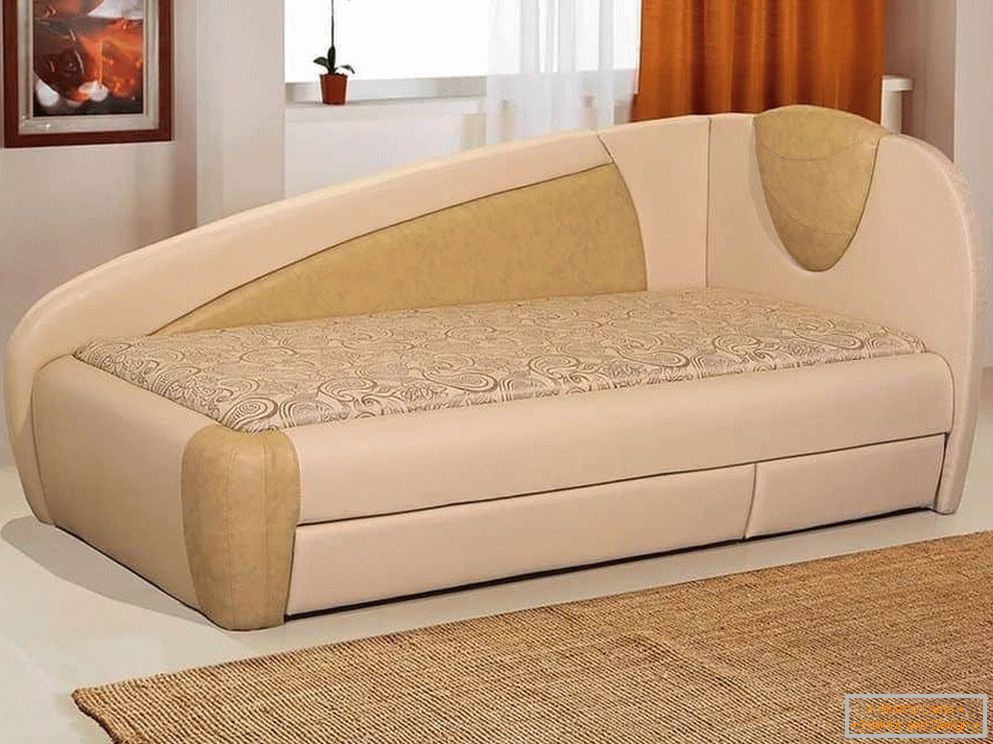Sofá cama en piel clara