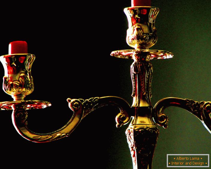 El clásico candelabro de bronce será decoraciones para el interior en estilo Barroco o Imperio.