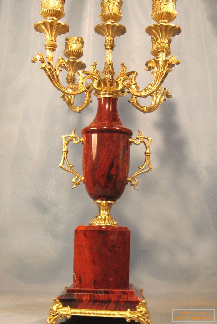 Araña de cobre chapada en oro para lujoso barroco. Se verá elegante en la sala de estar o la sala.