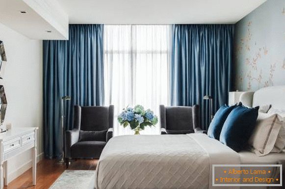 Qué cortinas se adaptarán al fondo azul - en el diseño de la habitación