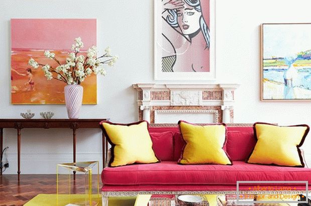 Glamorosa sala de estar en colores brillantes