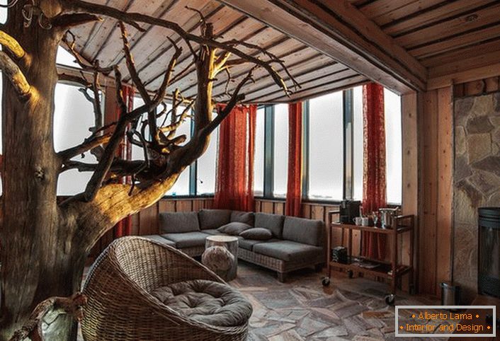 Sala de estar en estilo rústico. Estilo clásico: piedra y madera clara.