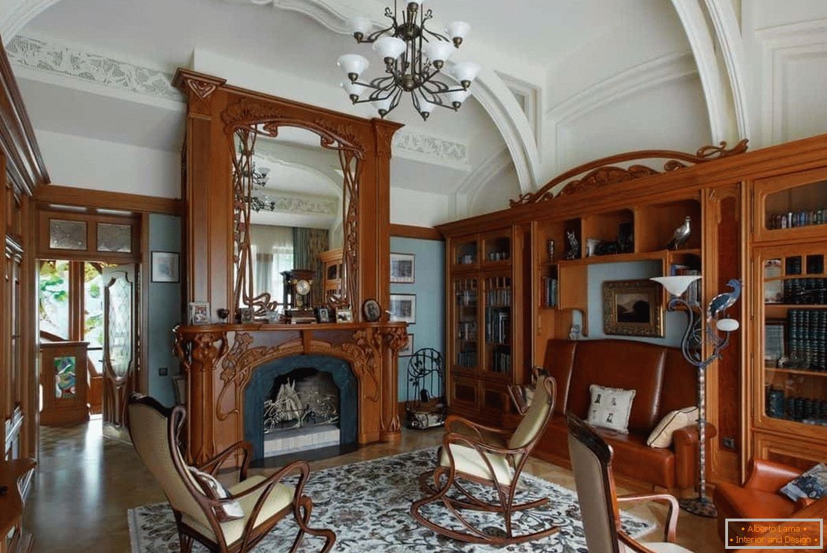Un salón con librerías y una chimenea art-nouveau