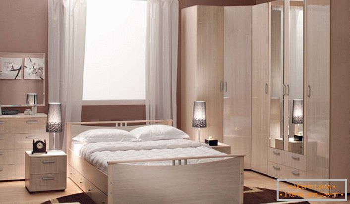 El mobiliario de dormitorio modular es la opción más ventajosa para pequeños apartamentos urbanos.
