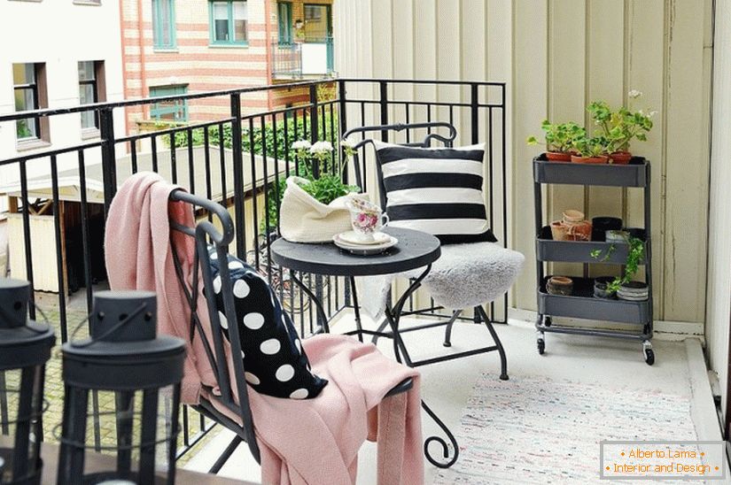 Apartamento-estudio con balcón en estilo escandinavo