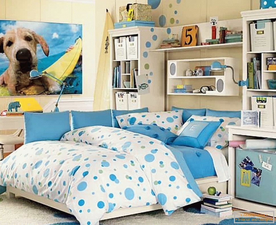 La habitación de una adolescente en colores azules