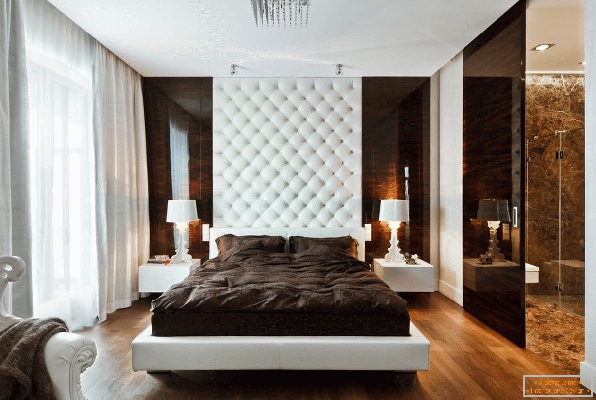 Blanco combinado con marrón en la decoración del dormitorio