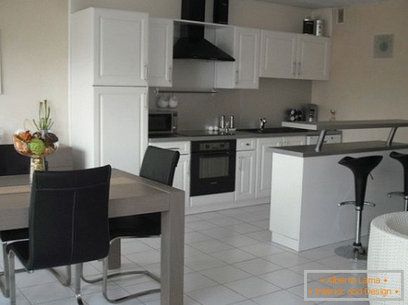 muebles de cocina в чёрно-белых тонах в дизайне квартиры студии