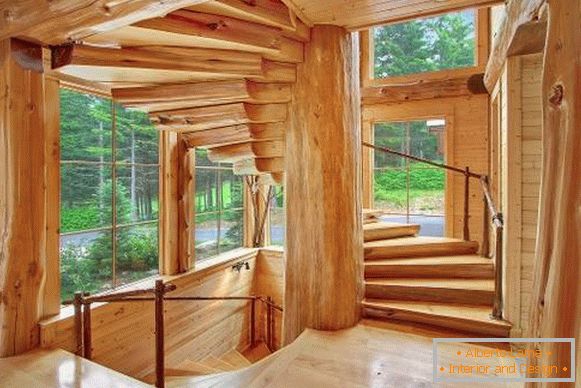 Diseño de una escalera de madera en una casa de madera