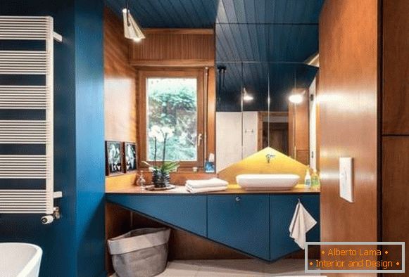 Hermosos baños - foto en color azul oscuro