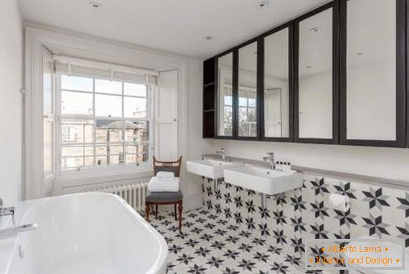 Hermoso azulejo para un baño con un patrón - foto en el interior