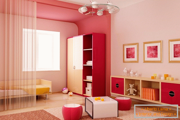 Pintura rosa en las paredes y el techo del apartamento - foto
