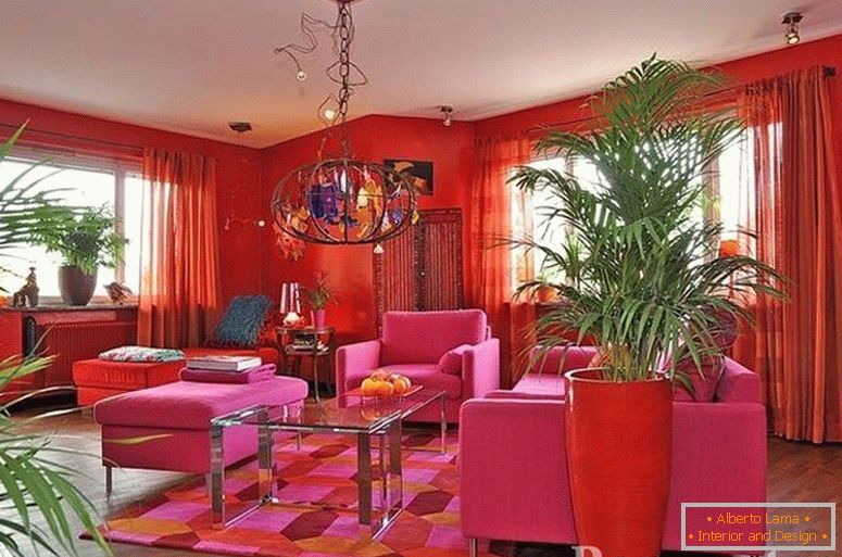 Muebles de color rosa en la sala de estar