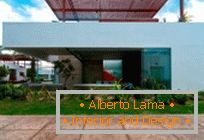 Casa colorida de Casa Seta en Perú del arquitecto Martín Dulanto