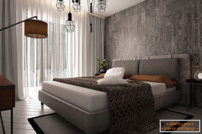 Un ejemplo de iluminación bien elegida para un dormitorio en estilo loft.