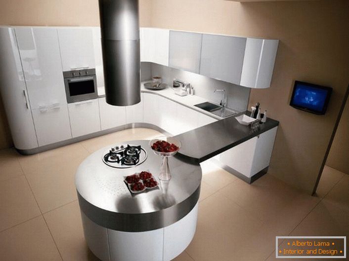 La cocina en el estilo del minimalismo difiere usando formas geométricas claramente delineadas. Este proyecto destaca por una mesa de comedor redonda, combinada con una encimera con un juego de cocina.