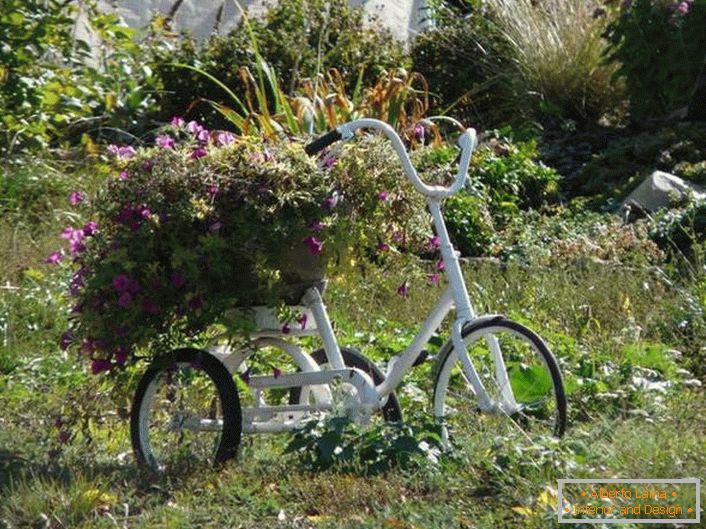 Una vieja bicicleta de bicicleta