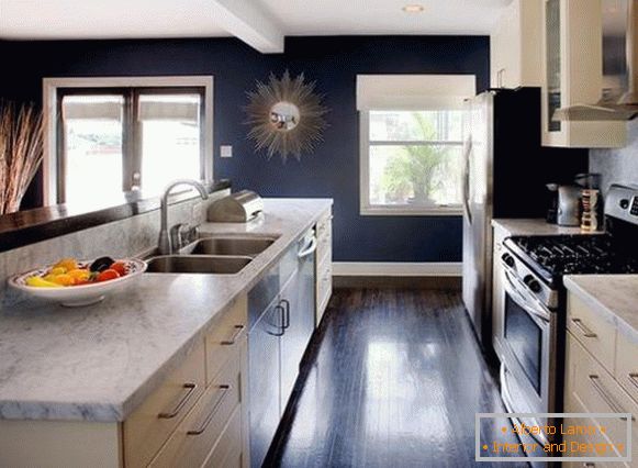 Diseño de cocina azul oscuro