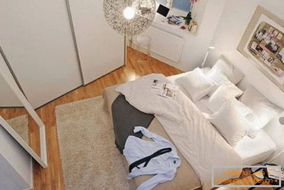 Diseño de dormitorio en color ultra blanco