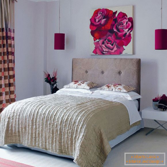 Beige y rosa en el diseño del dormitorio