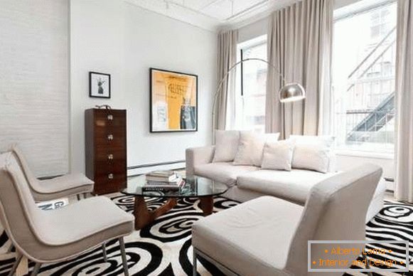 Alfombra en blanco y negro en la sala de estar con un diseño moderno