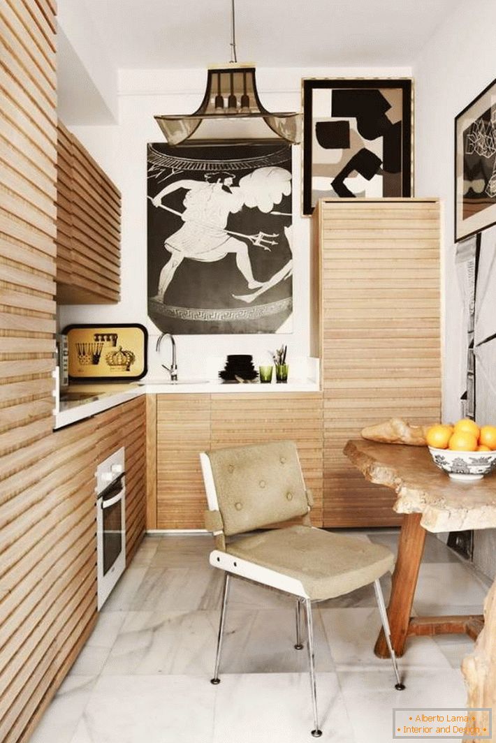 fabuloso-cocina de madera-juego-en-una-pequeña-cocina-espacio-junto-con-madera-mesa-comedor-y-retro-silla-también-hermosa-colgante-decoración