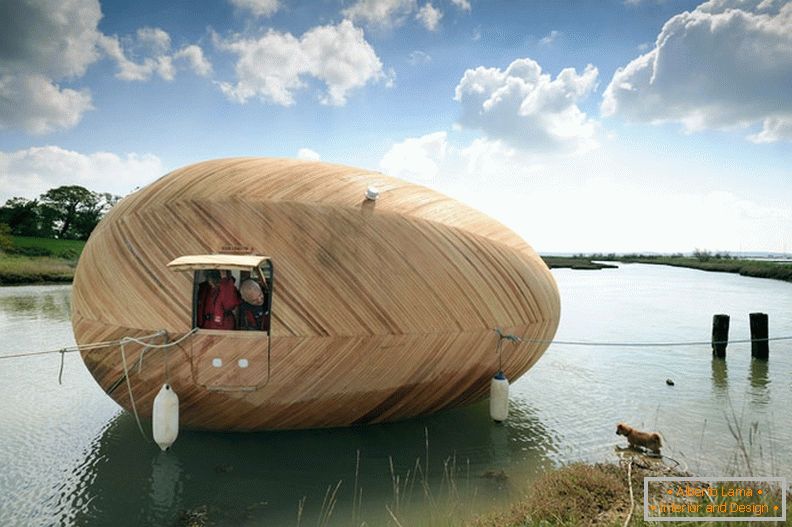 Inusual casa flotante Exbury Egg del estudio PAD, grupo SPUD y Stephen Turner
