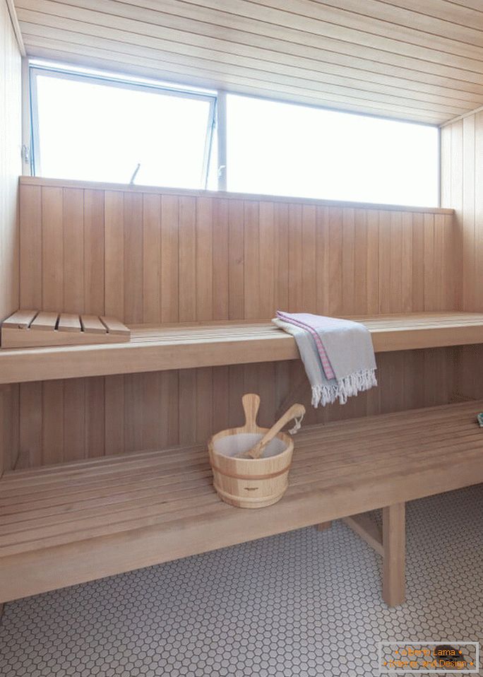 Interior de una pequeña sauna