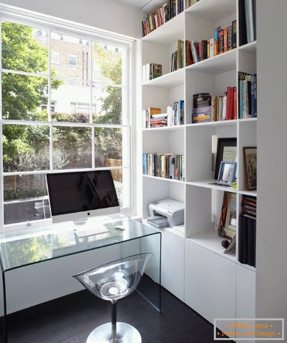 Muebles transparentes: escritorio y sillón