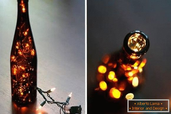 Guirnalda led LED en la decoración de la botella de vino