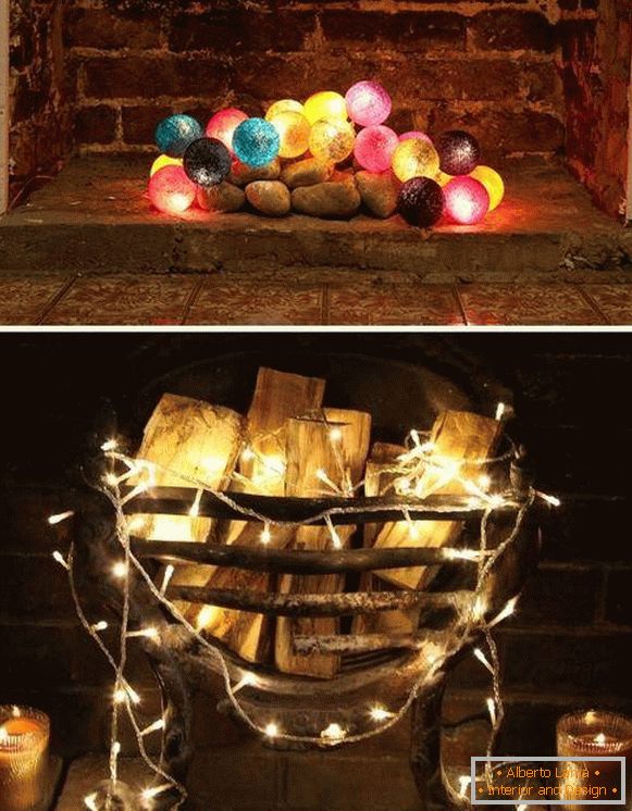 Bolas guirnalda LED y ordinario como una decoración de chimenea