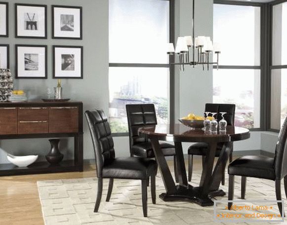 Elegante mesa de comedor redonda con sillas de cuero