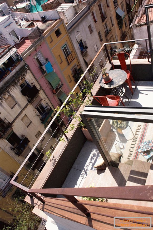 Vista desde el balcón de un pequeño estudio en Barcelona