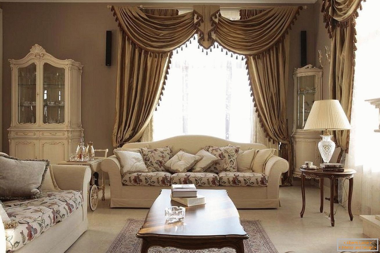 Sala de estar en tonos beige-marrón