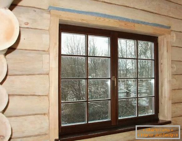 ventanas en una casa de madera