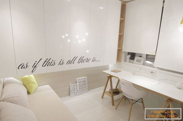 La habitación de invitados es del estilo del minimalismo escandinavo.